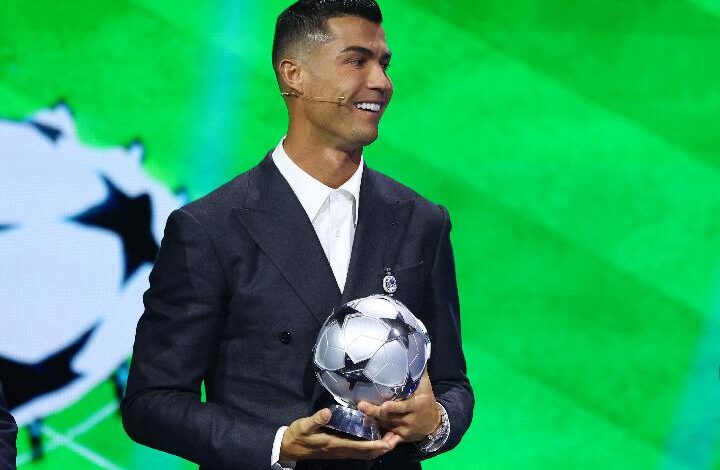 Cristiano Ronaldo Terima Penghargaan Khusus pada Undian Kejuaraan Champions 2024-2025