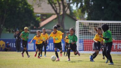 SDN Pacarkeling V juga SDN Ketabang 1A Juara Soccer Challenge Surabaya Series II