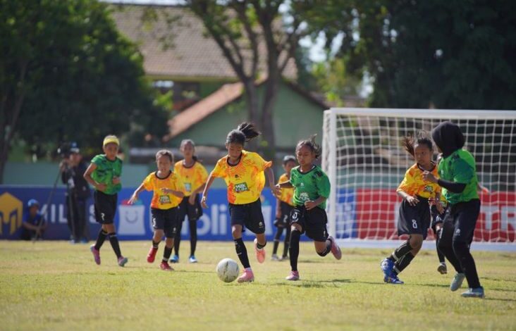 SDN Pacarkeling V juga SDN Ketabang 1A Juara Soccer Challenge Surabaya Series II