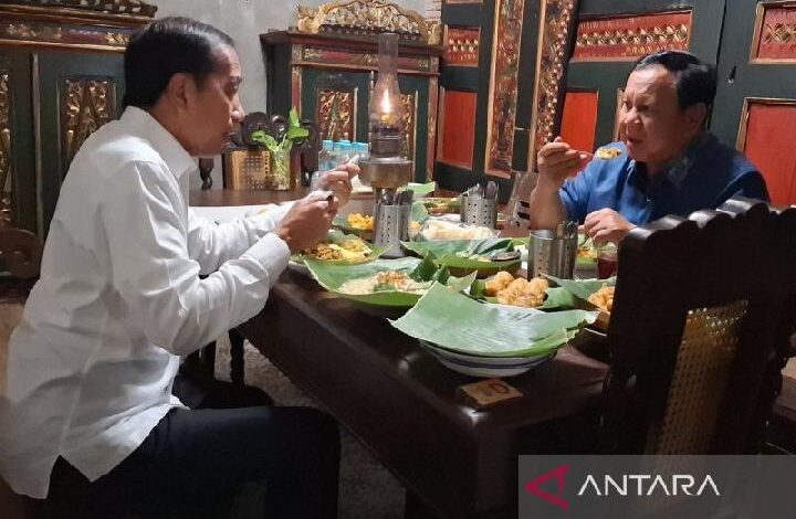 Politik Makan Bareng Prabowo dan juga Jokowi, Terakhir di dalam di Omah Semar Solo: Ngobrolnya Permasalahan Hal ini adalah juga Itu