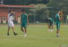 Munster wajibkan pemain Persebaya latihan ketika libur pemilihan kepala tempat serentak