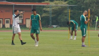 Munster wajibkan pemain Persebaya latihan ketika libur pemilihan kepala tempat serentak