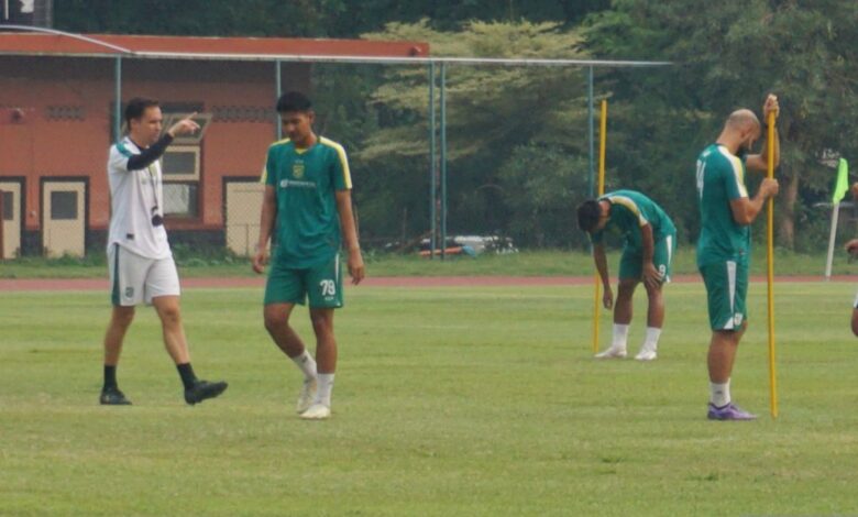 Munster wajibkan pemain Persebaya latihan ketika libur pemilihan kepala tempat serentak