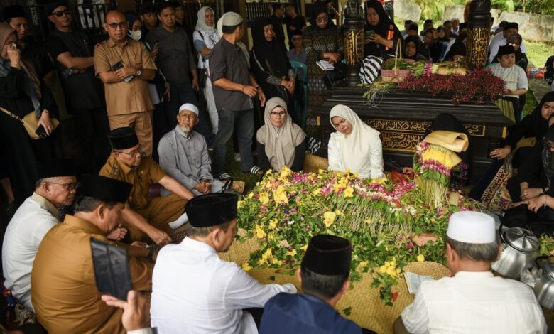 Sosok mantan Gubernur Kaltim, Awang Faroek Ishak yang dimaksud dimaksud pada ketika ini tutup usia