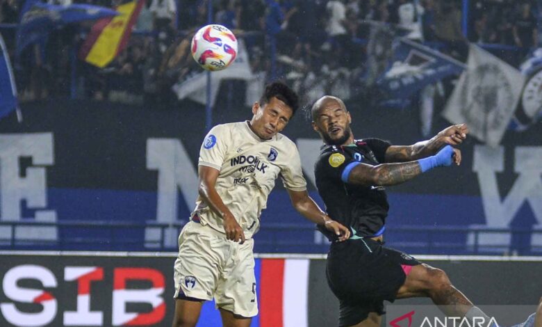 Persib Bandung naik ke puncak klasemen seusai tekuk Persis Solo satu gol tanpa balas