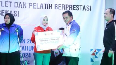 Pemkab Bekasi salurkan bonus atlet-pelatih berprestasi