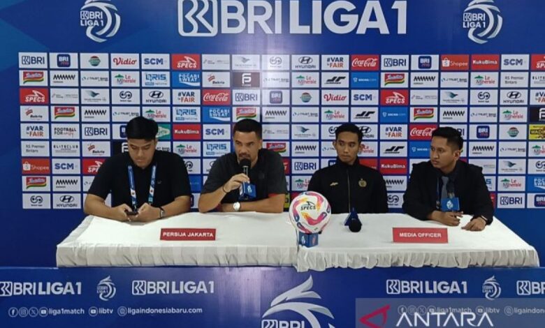 Carlos Pena sebut terpaksa puas berhadapan dengan hasil imbang lawan Persib Bandung