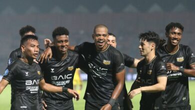 Quattrick Alex bawa Dewa United menang telak 6-0 menghadapi Semen Padang