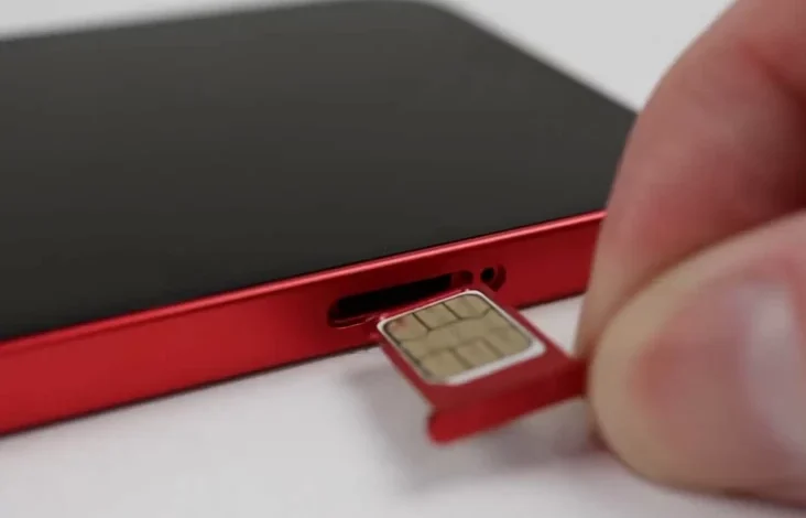 Apa Itu iPhone SIM Sticker? Kenali 5 Kekurangannya!