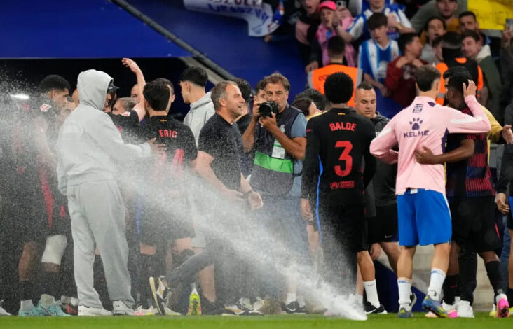 Hansi Flick Ukir Sejarah usai Antar Barcelona Juara Kompetisi Spanyol 2024/2025