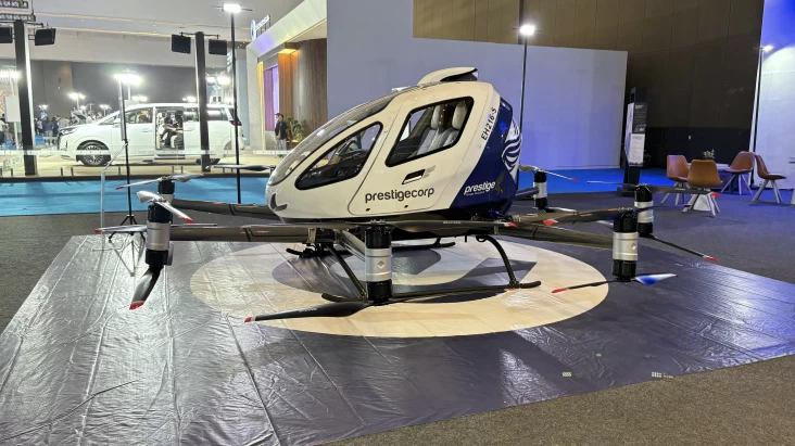 Mobil Terbang EHang 216 yang dimaksud Dicoba iShowSpeed di area pada China Mejeng di PEVS 2025