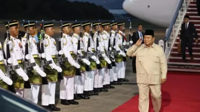 Prabowo Disambut Pasukan Jajar Kehormatan ketika Tiba pada Malaya