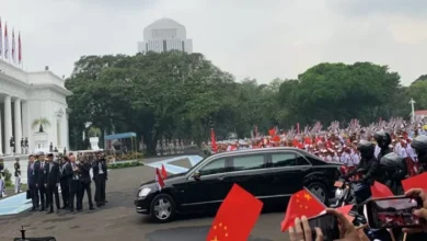 21 Tembakan Meriam juga juga Iringan Pasukan Berkuda Sambut PM China dalam area Istana