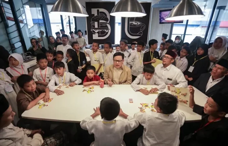 Berbagi Kebahagiaan, Cak Imin Traktir Bermacam-macam Anak Yatim Piatu Keliling Monas