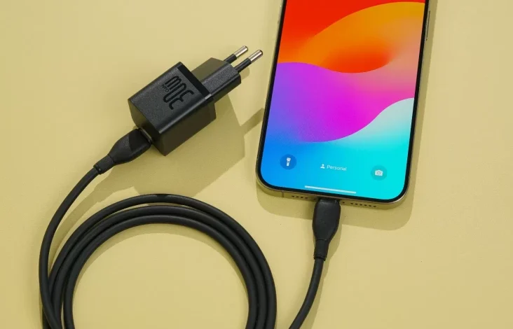 iPhone yang tersebut mana Diproduksi pada Luar Amerika Serikat Akan Dibebani Tarif Impor 25%
