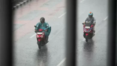 Jalanan Jadi Jebakan Maut! Hujan Mengguyur, Pengendara Motor Wajib Waspada, Salah Langkah Nyawa Melayang!