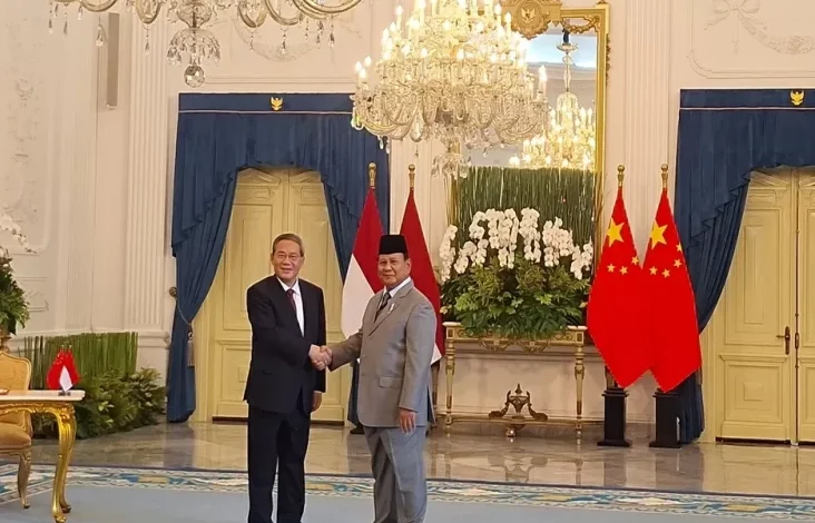 Prabowo Sambut Hangat PM China Li Qiang di tempat tempat Istana Merdeka