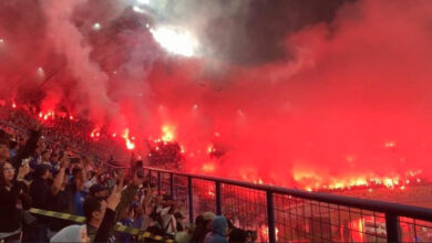 Stadion GBLA Membara, Bobotoh Rayakan Pesta Juara Persib dengan Flare lalu juga Kembang Api