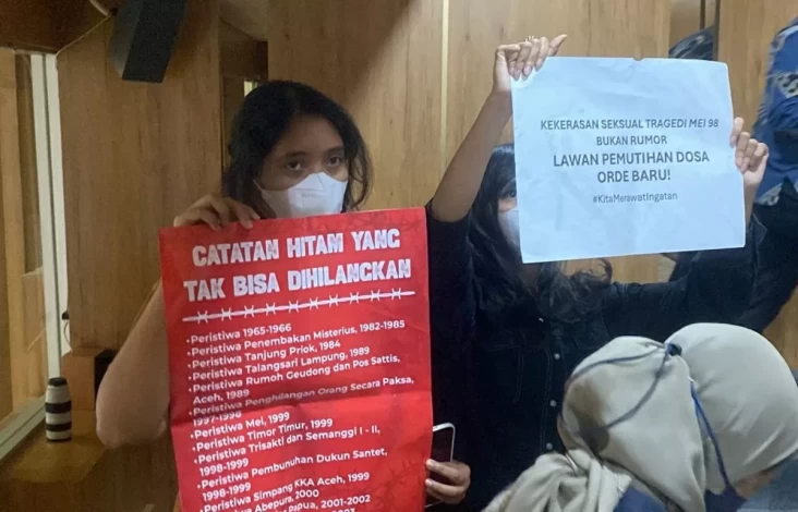 Fadli Zon Didemo Koalisi Publik Sipil ketika Rapat pada DPR: Hentikan Pemutihan Sejarah
