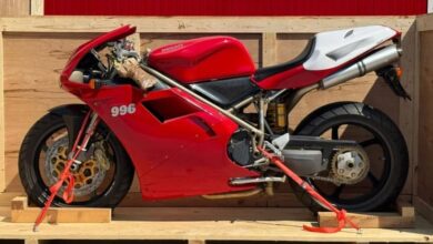 Harta Karun Tersegel: Ducati 996 SPS Perawan Dilelang Setelah 26 Tahun pada Peti