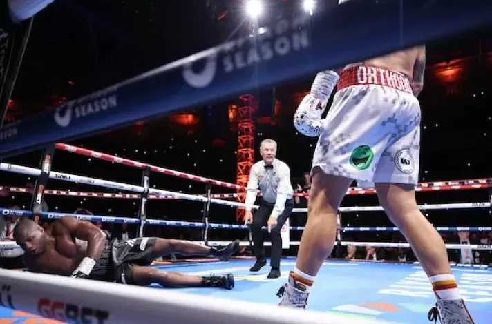 Hook Kiri Oleksandr Usyk KO Daniel Dubois, Juara Tak Terbantahkan
