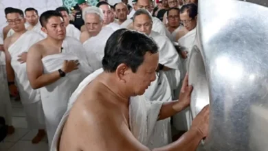 Prabowo Cium Hajar Aswad, Doakan Keberkahan Bagi Bangsa Indonesia