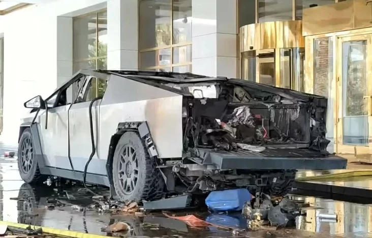 Jebakan Maut Futuristik: Saat Pintu Modern Tesla Cybertruck Menjadi Perangkap dalam Kobaran Api