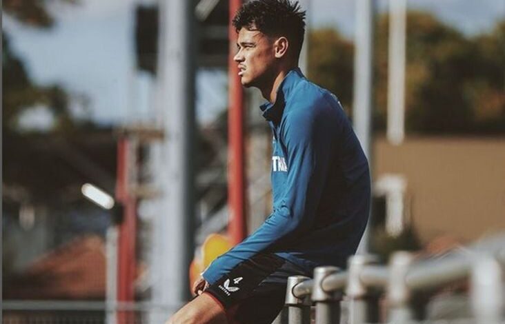 Mees Hilgers Disetrap FC Twente Gara-gara Ganti Agen?