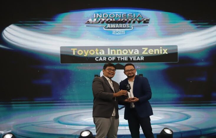 Toyota Kijang Innova Zenix Sabet Gelar Car Of The Year di Indonesia Automotive Awards 2025