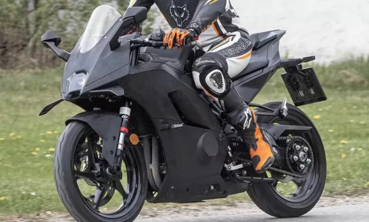 Gunakan Rangkaian CFMoto 450 SR, KTM RC 490 terlihat pada di Jalan