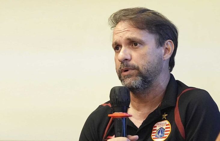 Pelatih Persija Ibukota Indonesia Prihatin Situasi Politik Tanah Air