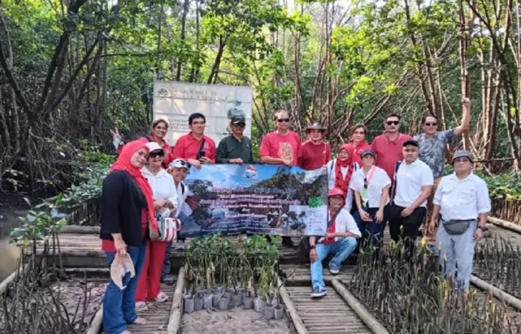 Peringati HUT Ke-80 RI, IKPNI Gelar Penanaman Mangrove pada Angke-Kapuk