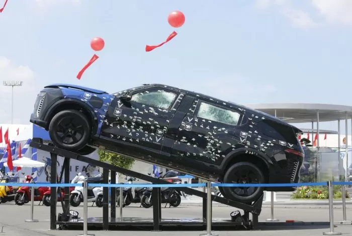 VinFast Siap Luncurkan Mobil SUV Listrik Antipeluru kemudian Granat