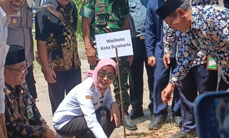 Ini adalah adalah Profil Astrid Widayani, Wakil Wali Perkotaan Solo-Ketua DPD PSI Solo