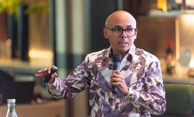 Profil Dirgayuza, Asisten presiden bidang Komunikasi Analis Kebijakan