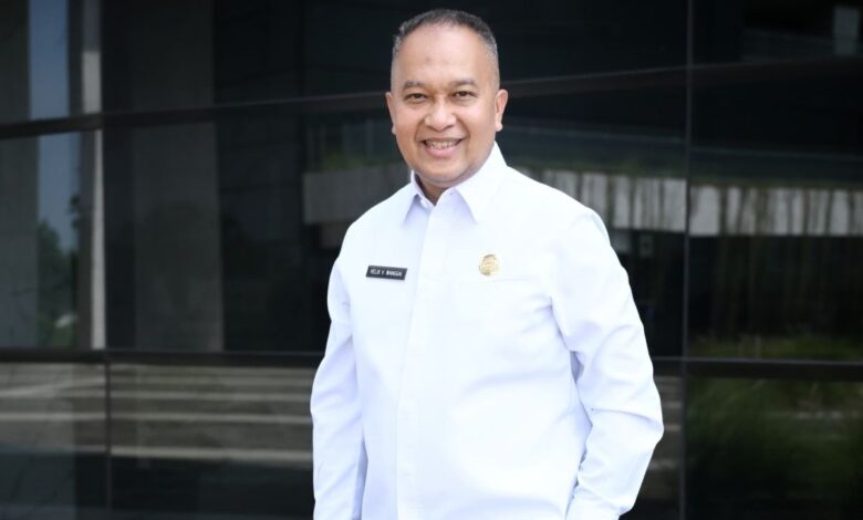 Profil Velix Wanggai, Ketua Komite Percepatan Pembangunan Papua