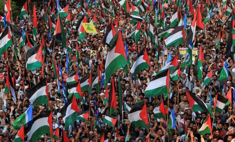Kala Bumi Ngamuk ke Netanyahu: Demo Massal-Lempar Sepatu