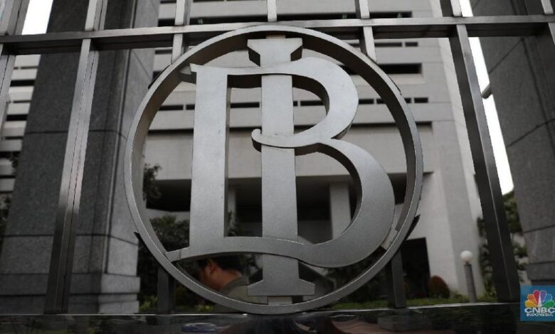 DPR Cecar BI, Rupiah Kok Keok Lawan Dolar hingga Ringgit