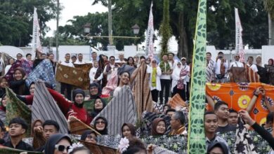 Dandim 0705/ Magelang Hadiri Flash Mob Kolosal Hari Batik Nasional