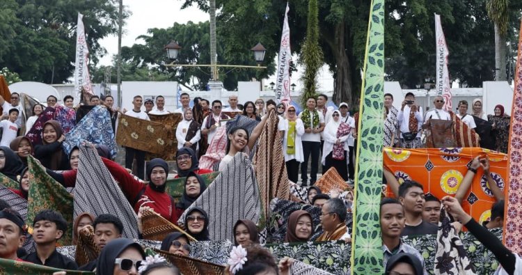Dandim 0705/ Magelang Hadiri Flash Mob Kolosal Hari Batik Nasional