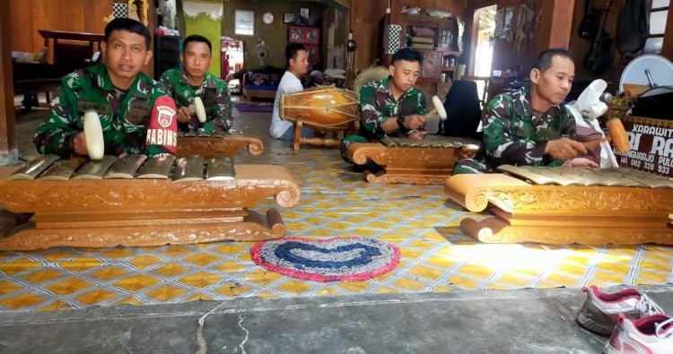 Nguri-Uri Budaya, Satgas TMMD Kodim 0717/Grobogan Belajar Gamelan Bersama Seniman Desa