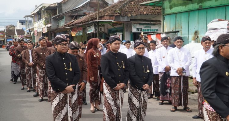 Napak Tilas Sejarah: Kirab Agung 'Boyong Menoreh' Pukau Ribuan Warga, Simbol Perpindahan Ibu Perkotaan Temanggung