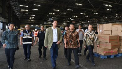 Bakar Baju Impor Ilegal Rugi Rp12 Juta, Purbaya Putar Otak