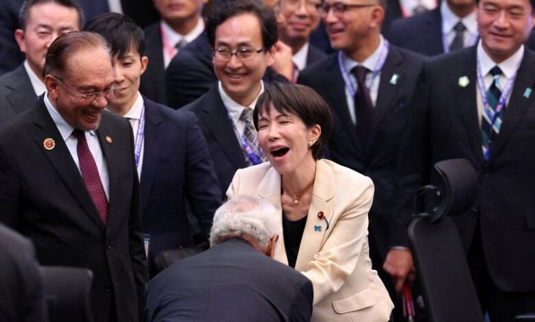 Momen Genit PM Timor Leste Cium Tangan setelah itu Peluk PM Negeri Matahari Terbit dalam KTT ASEAN