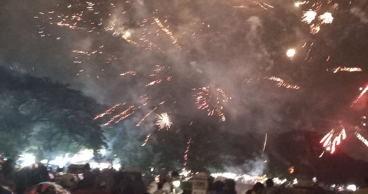 Sambut 2026, Kembang Api Hiasi Langit Ibukota Indonesia